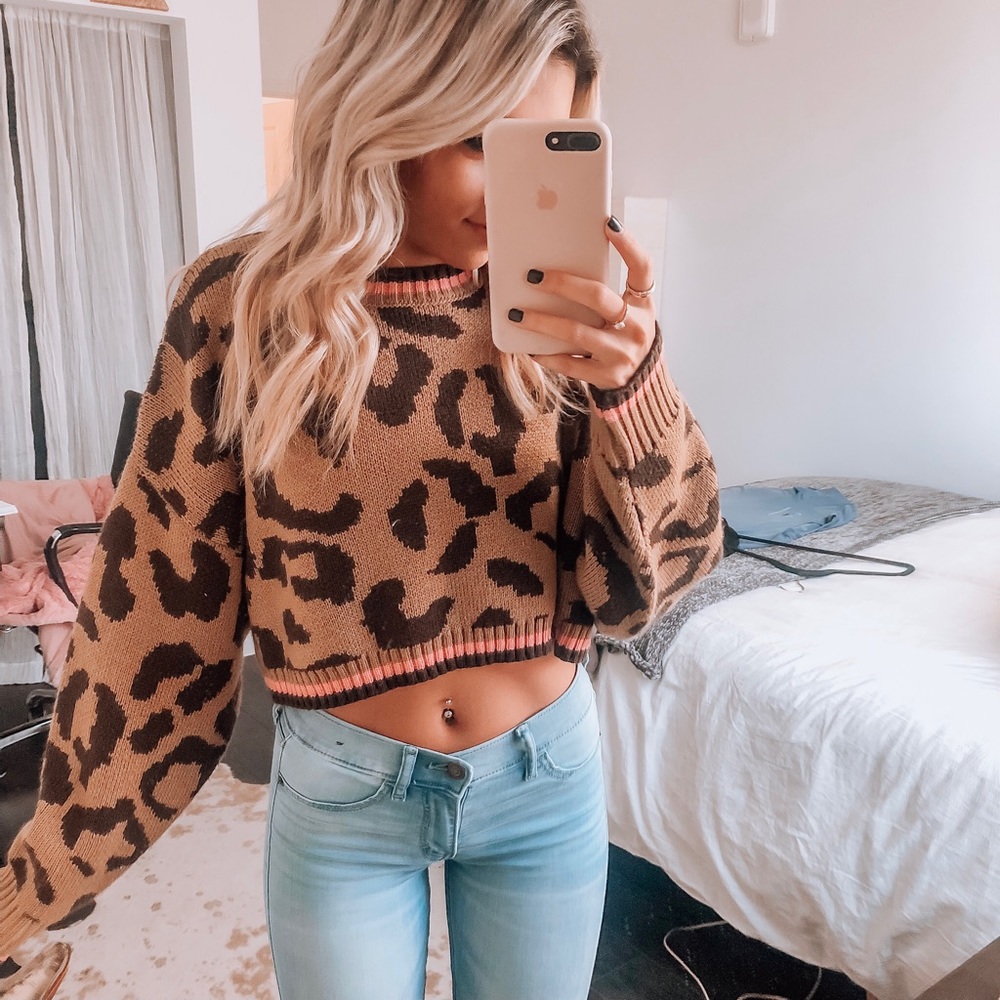 Cheetah cropped sweatshirt